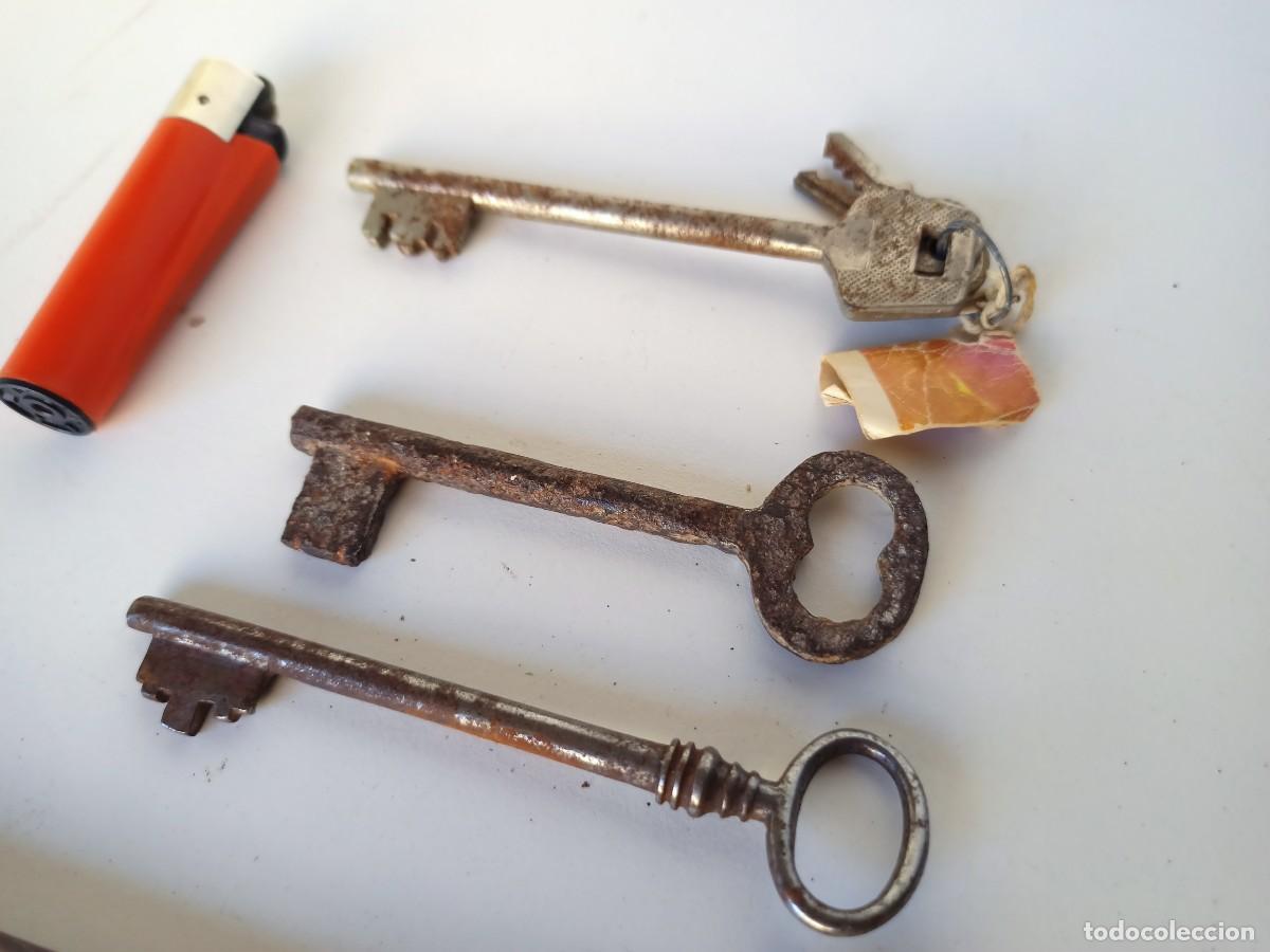 Antig&uuml;edades: Lote de antiguas llaves de hierro - Foto 3
