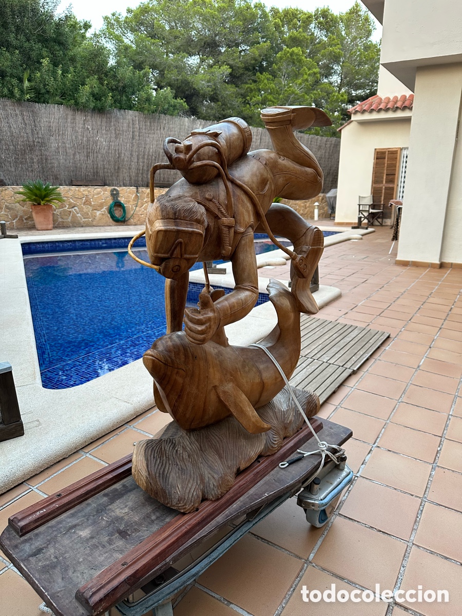 Antig&uuml;edades: Talla de madera maciza buceador y delfin . - Foto 1