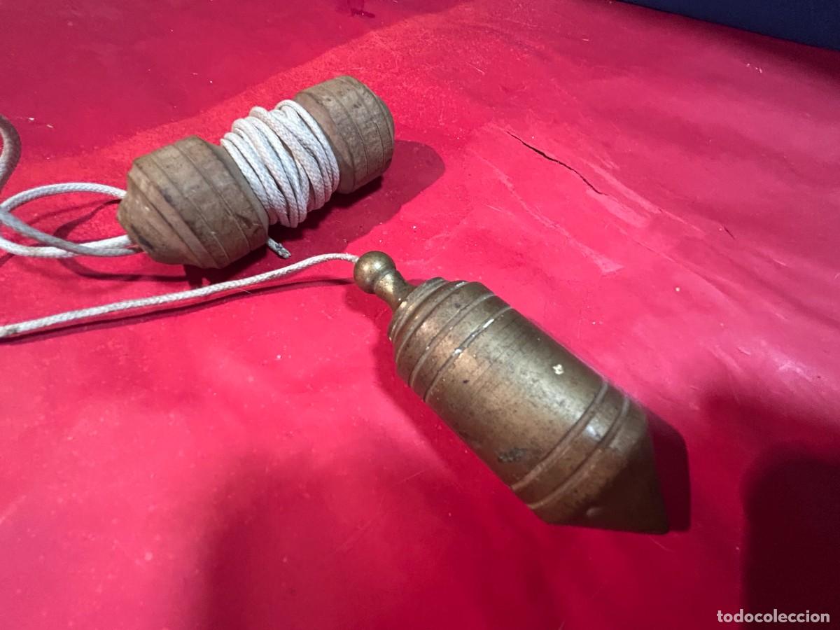 Antig&uuml;edades: Plomada pendulo de bronce, herramienta alba&ntilde;il - Foto 2