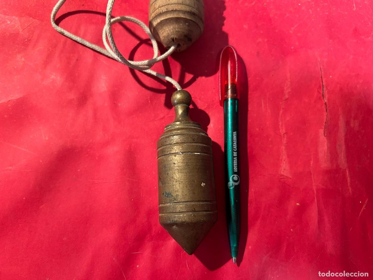 Antig&uuml;edades: Plomada pendulo de bronce, herramienta alba&ntilde;il - Foto 3