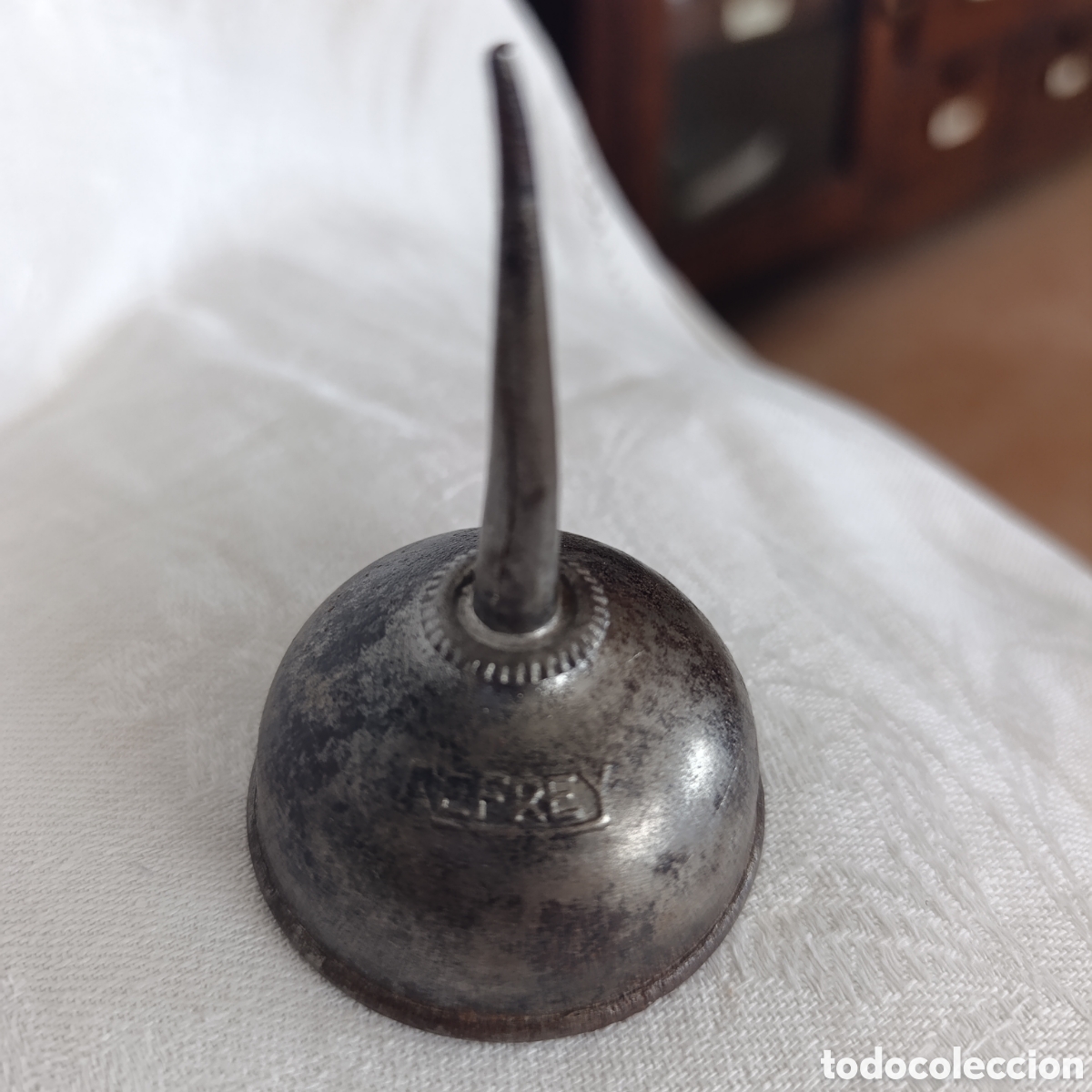 Antig&uuml;edades: ANTIGUA aceitera maquina de coser Refrey - Foto 1