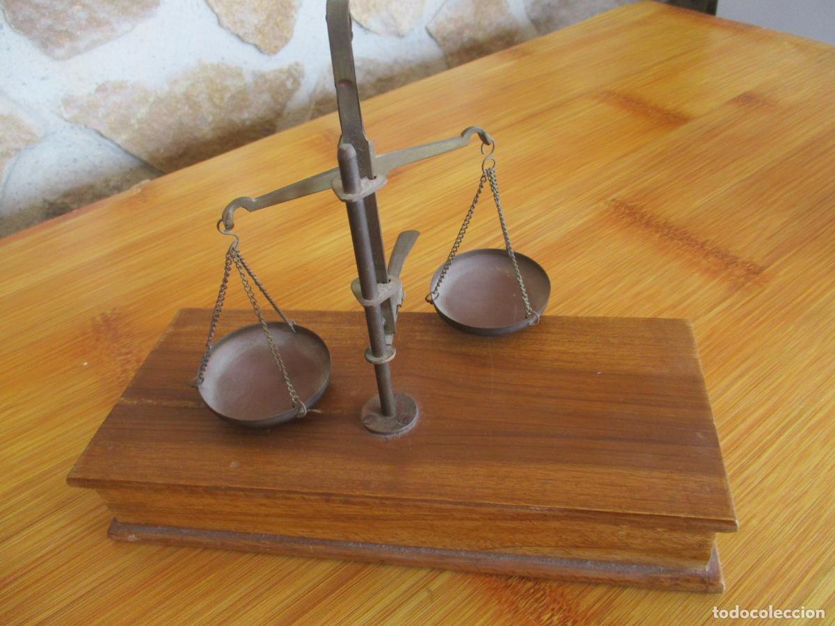 Antig&uuml;edades: PEQUE&Ntilde;A CASCULA CON CAJA - Foto 1