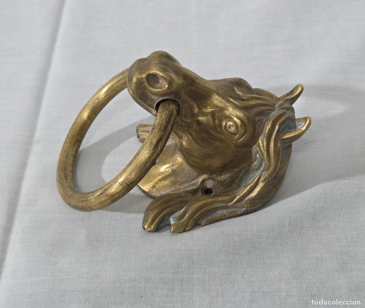 Antig&uuml;edades: Aldaba tirador de bronce, Caballo con argolla - Foto 3