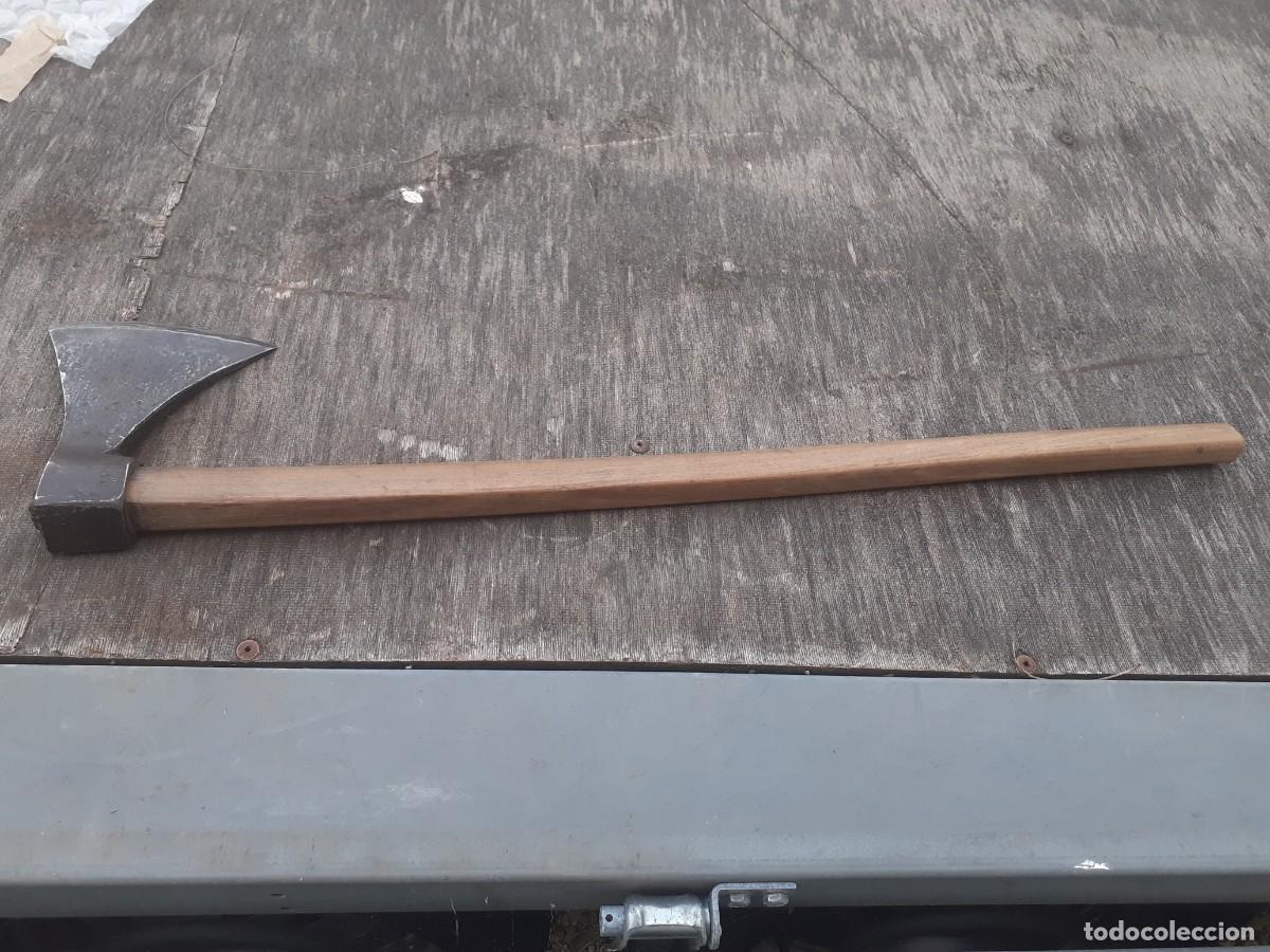 Antig&uuml;edades: Hacha con marca fabricante - Foto 4