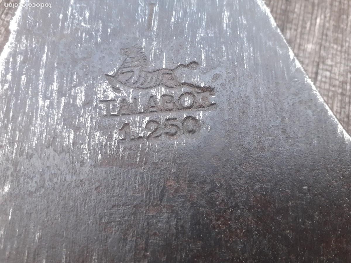 Antig&uuml;edades: Hacha con marca fabricante - Foto 2