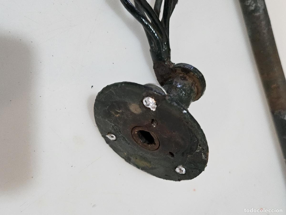 Antig&uuml;edades: manilla de hierro antiguo - Foto 3