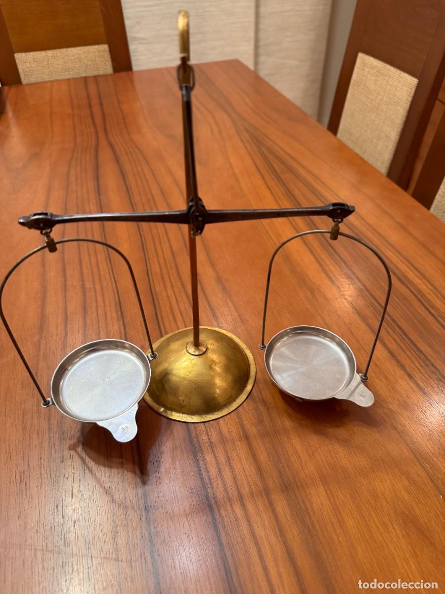Antig&uuml;edades: Antigua balanza en hierro y bronce - Foto 1
