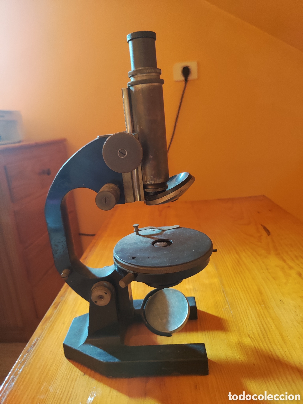 Antig&uuml;edades: Microscopio antiguo bronce - Foto 1