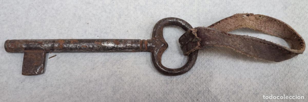 Antig&uuml;edades: LLAVE ANTIGUA MACIZA, 15 CM - Foto 1
