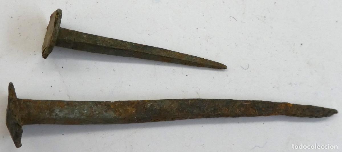 Antig&uuml;edades: 2 viejos clavos de forja - Foto 1