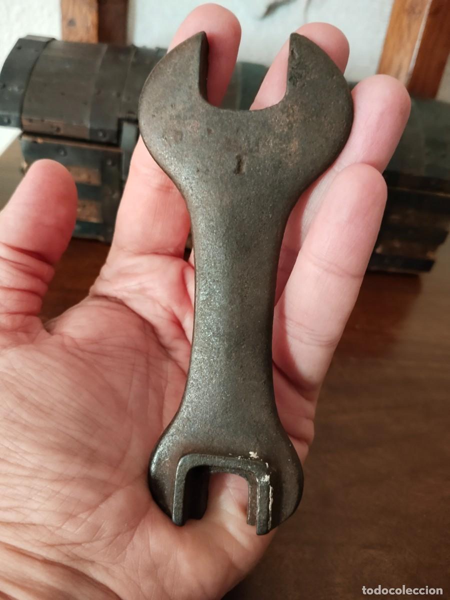 Antig&uuml;edades: Antigua llave inglesa. Curiosa. - Foto 1