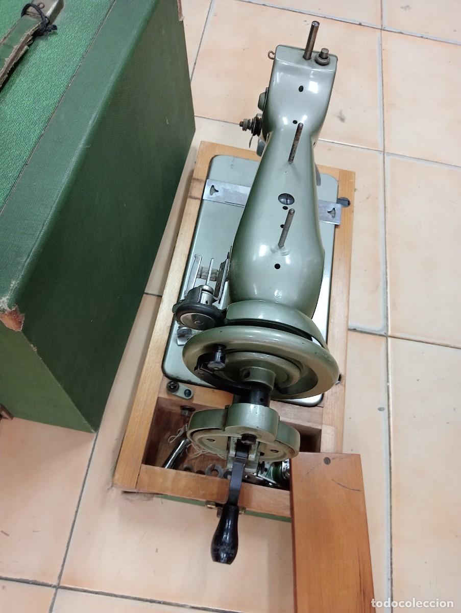 Antig&uuml;edades: Maquina coser marca Jones - Foto 1