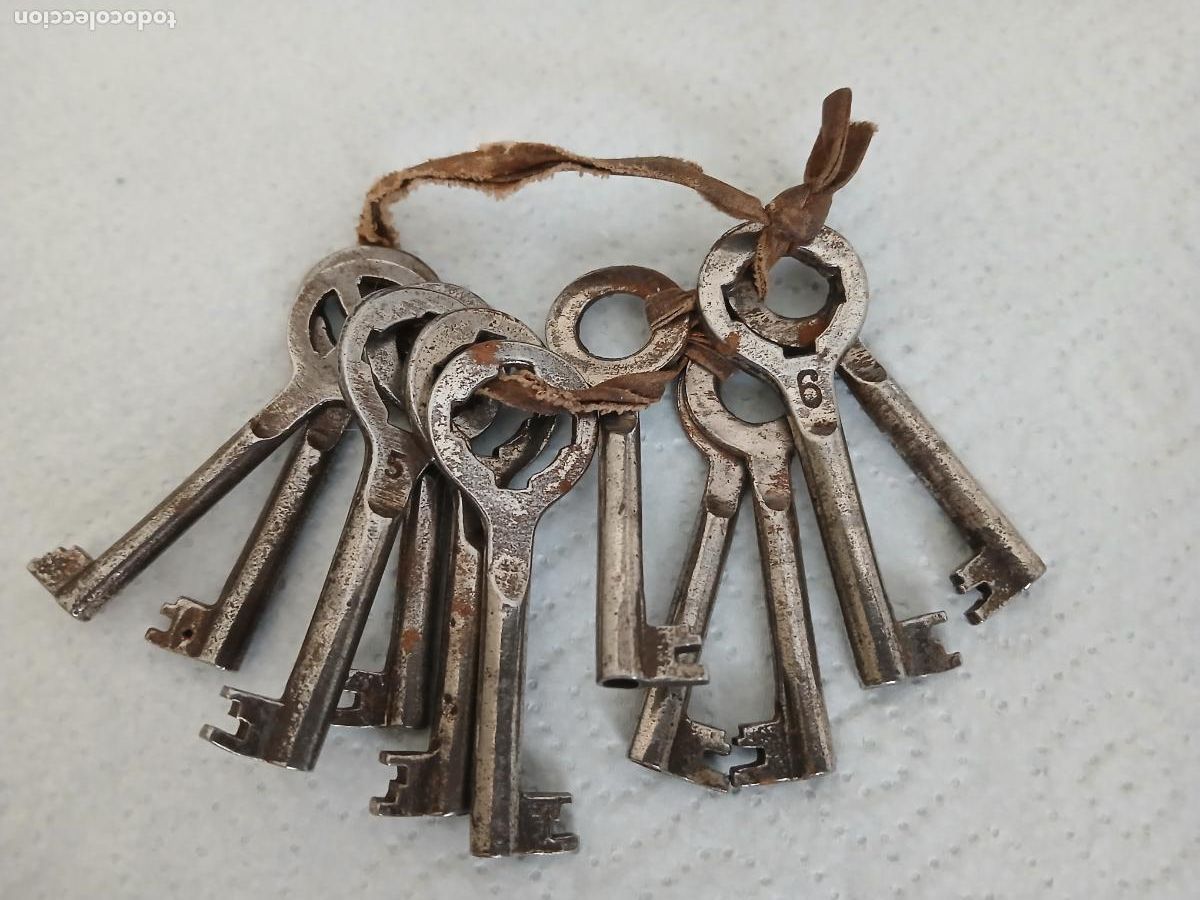 Antig&uuml;edades: Lote de llaves antiguas - Foto 1