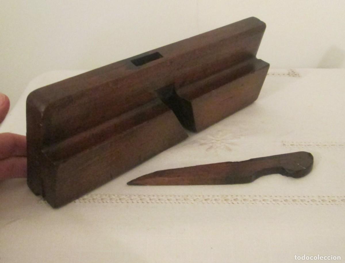 Antig&uuml;edades: Antigua base para cepillo de carpinter&iacute;a en madera. Marcada E. KING. - Foto 5