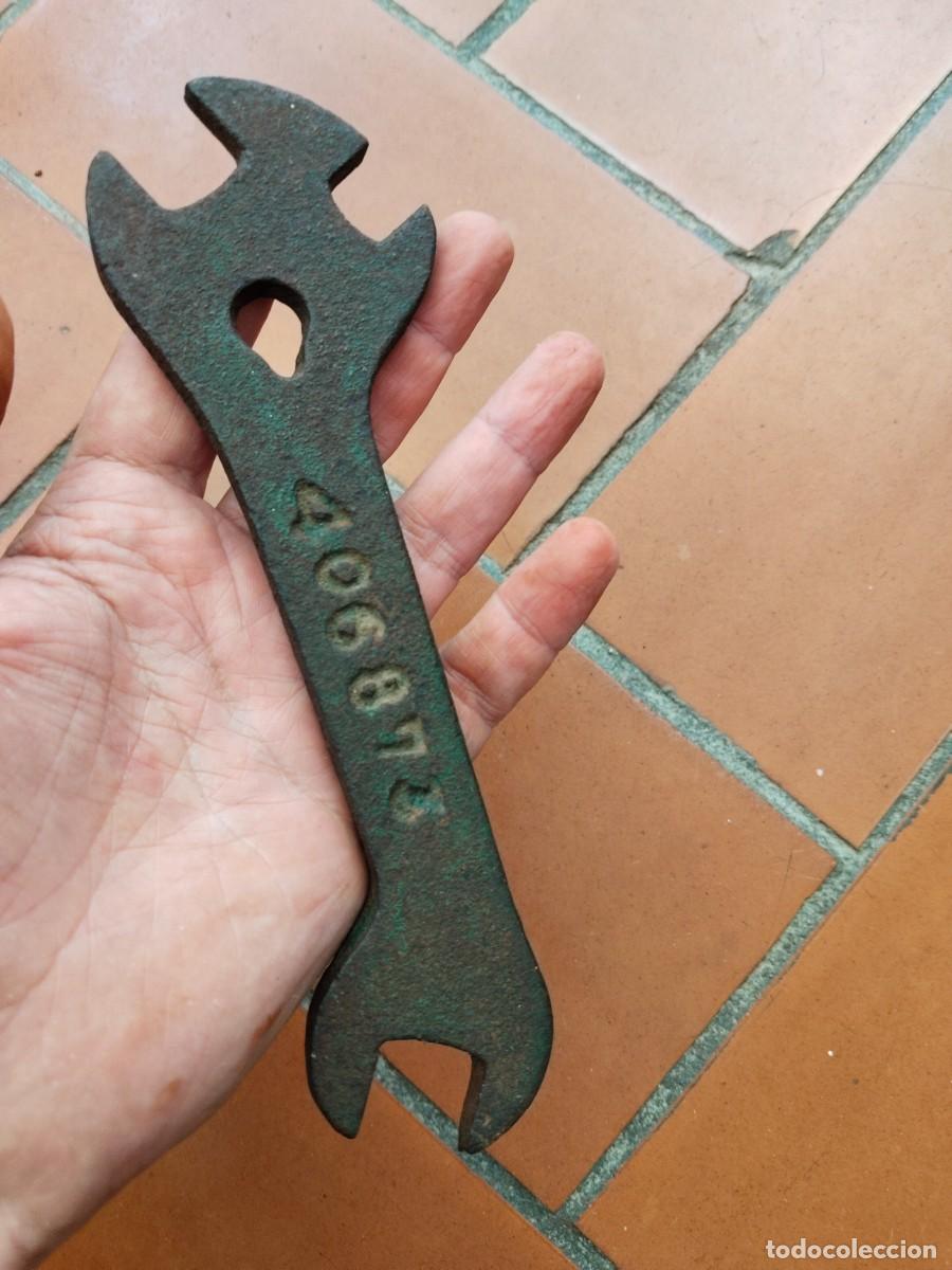 Antig&uuml;edades: Antigua llave inglesa numerada. - Foto 3