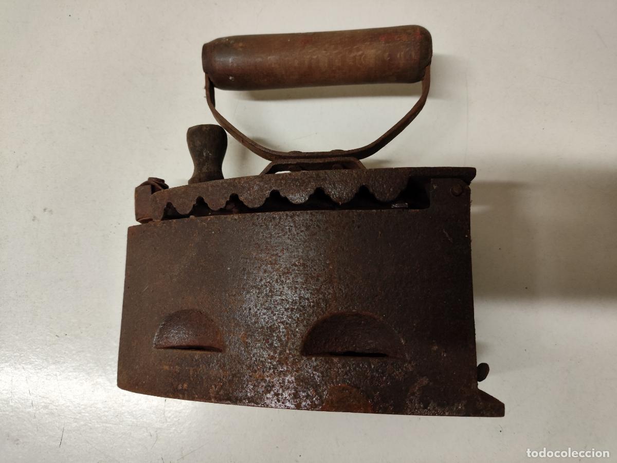 Antig&uuml;edades: ANTIGUA PLANCHA DE CARBON - Foto 2