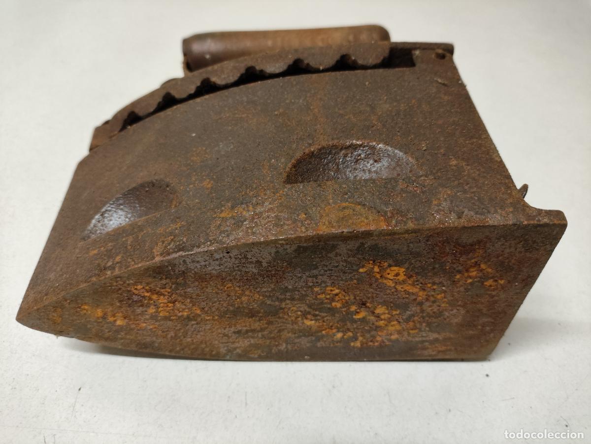 Antig&uuml;edades: ANTIGUA PLANCHA DE CARBON - Foto 4