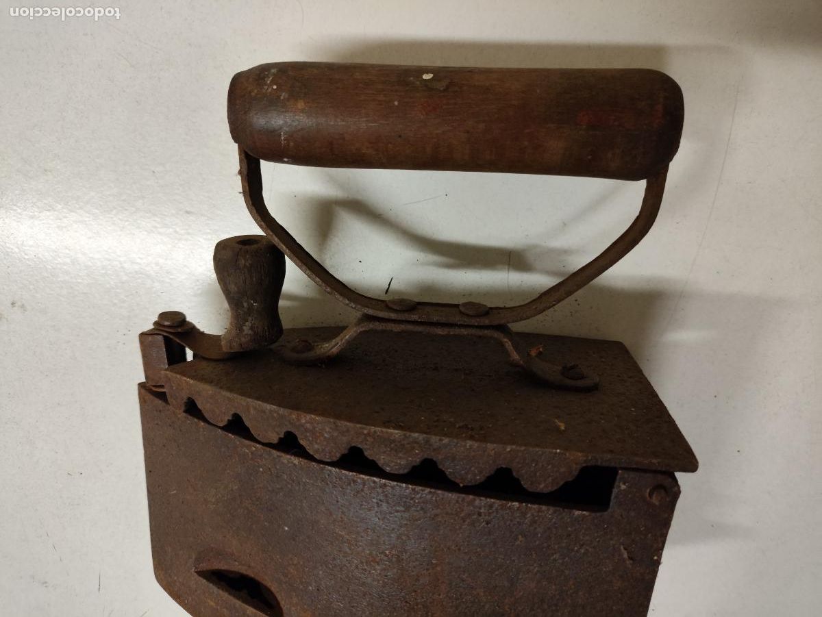 Antig&uuml;edades: ANTIGUA PLANCHA DE CARBON - Foto 1