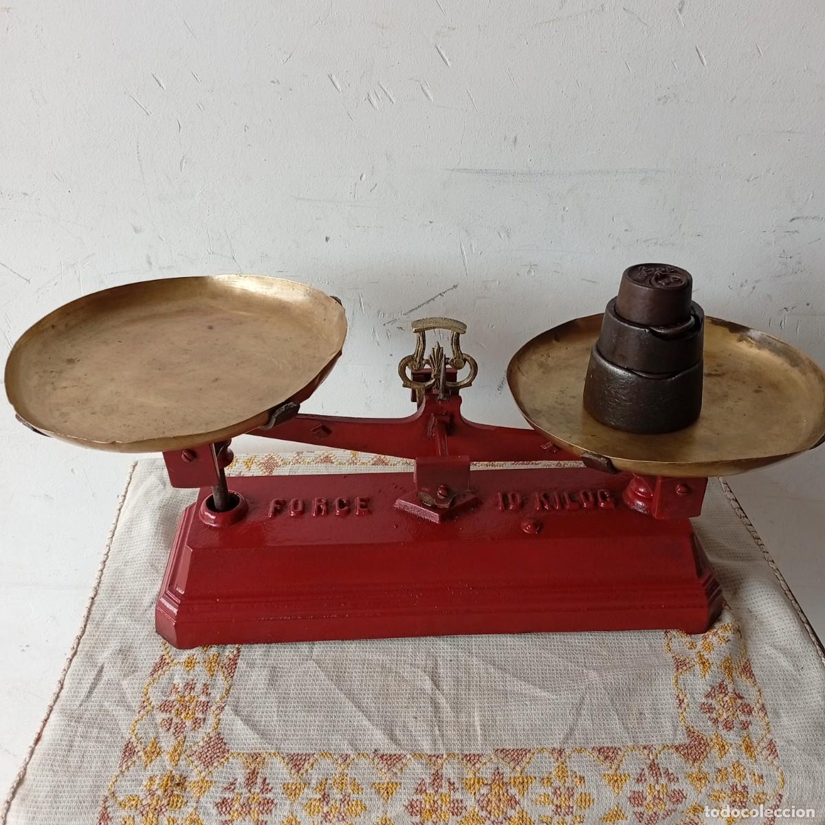 Antig&uuml;edades: ANTIGUA BALANZA DE DOS PLATOS - Foto 1