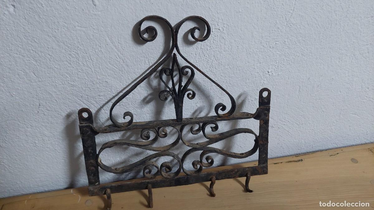 Antig&uuml;edades: Magn&iacute;fico cucharero de forja - Foto 1