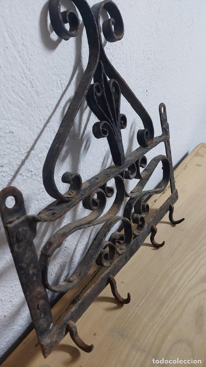 Antig&uuml;edades: Magn&iacute;fico cucharero de forja - Foto 2