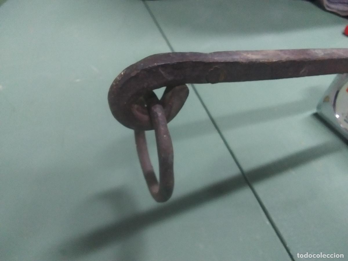 Antig&uuml;edades: Argolla de forja para atar el caballo hecha a mano - Foto 1