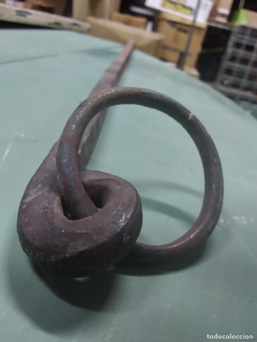 Antig&uuml;edades: Argolla de forja para atar el caballo hecha a mano - Foto 2