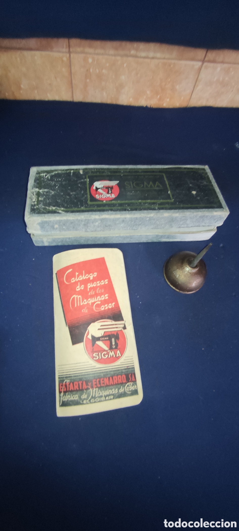 Antig&uuml;edades: Caja herramientas ,catalogo y aceitera Sigma - Foto 3