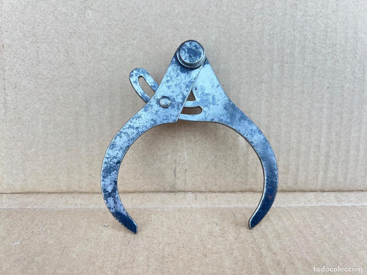 Antig&uuml;edades: Compasin de 10 cm de alto - Foto 3