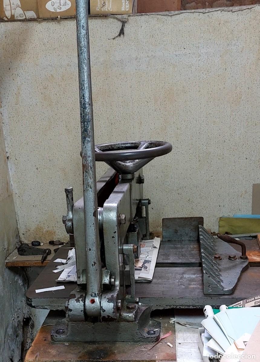 Antig&uuml;edades: Guillotina de imprenta. - Foto 1