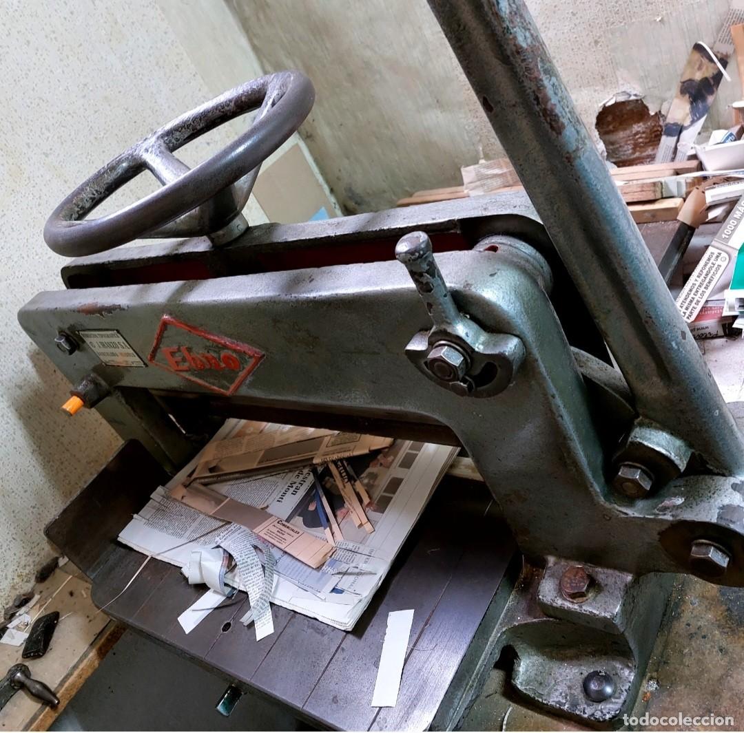 Antig&uuml;edades: Guillotina de imprenta. - Foto 2