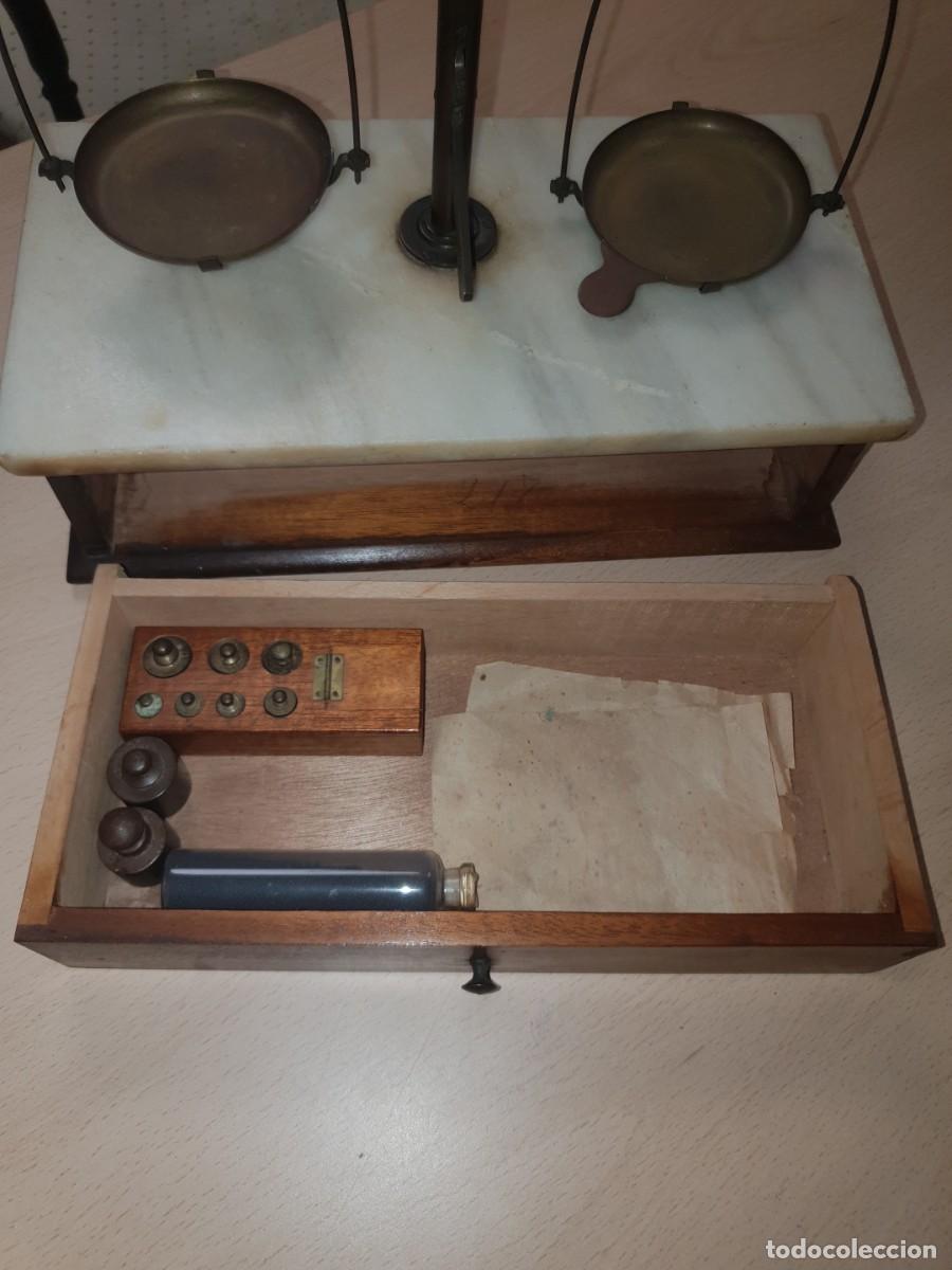 Antig&uuml;edades: Balanza farmacia completa - Foto 2