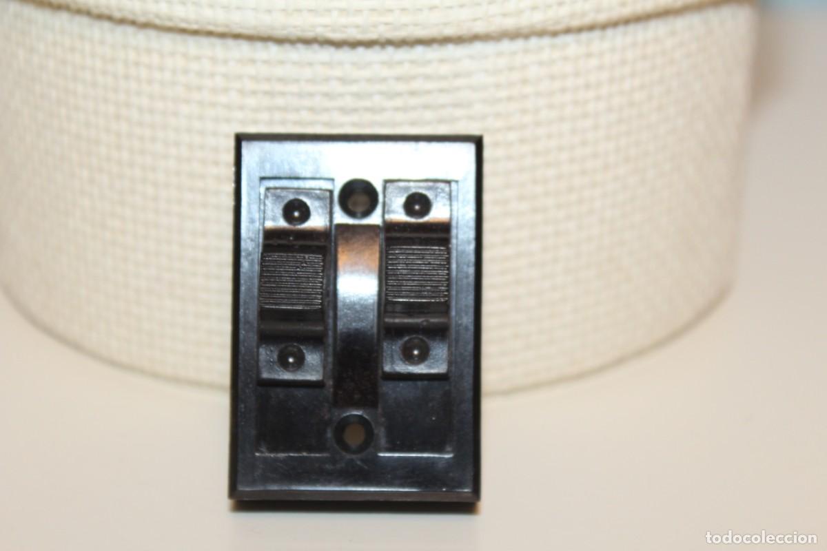 Antig&uuml;edades: ANTIGUO DOBLE INTERRUPTOR DE SUPERFICIE PLANO - Foto 1