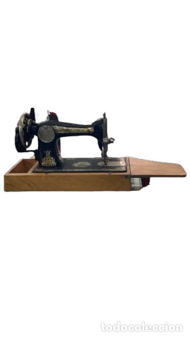 Antig&uuml;edades: M&aacute;quina de coser antigua - Foto 2