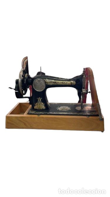 Antig&uuml;edades: M&aacute;quina de coser antigua - Foto 1
