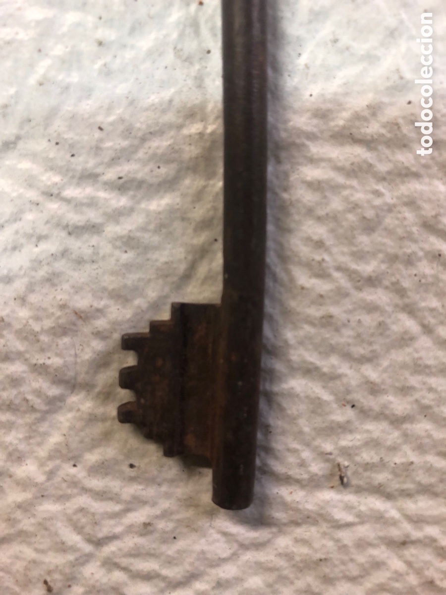 Antig&uuml;edades: Llave antigua de forja 13 cm de largo - Foto 2