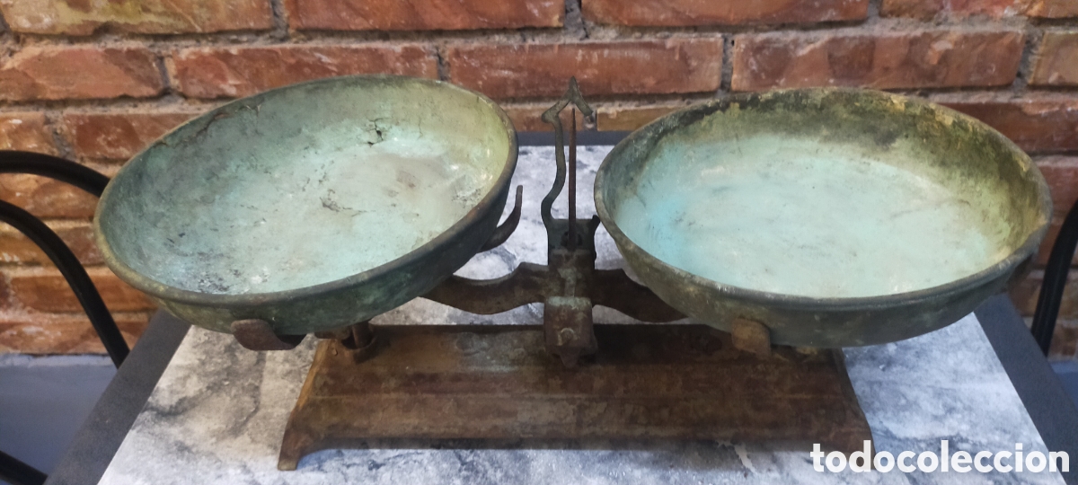 Antig&uuml;edades: B&aacute;scula antigua de bronce - Foto 2