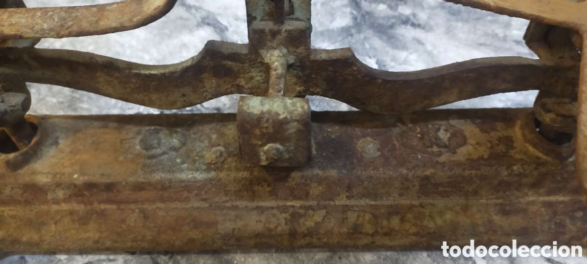 Antig&uuml;edades: B&aacute;scula antigua de bronce - Foto 5