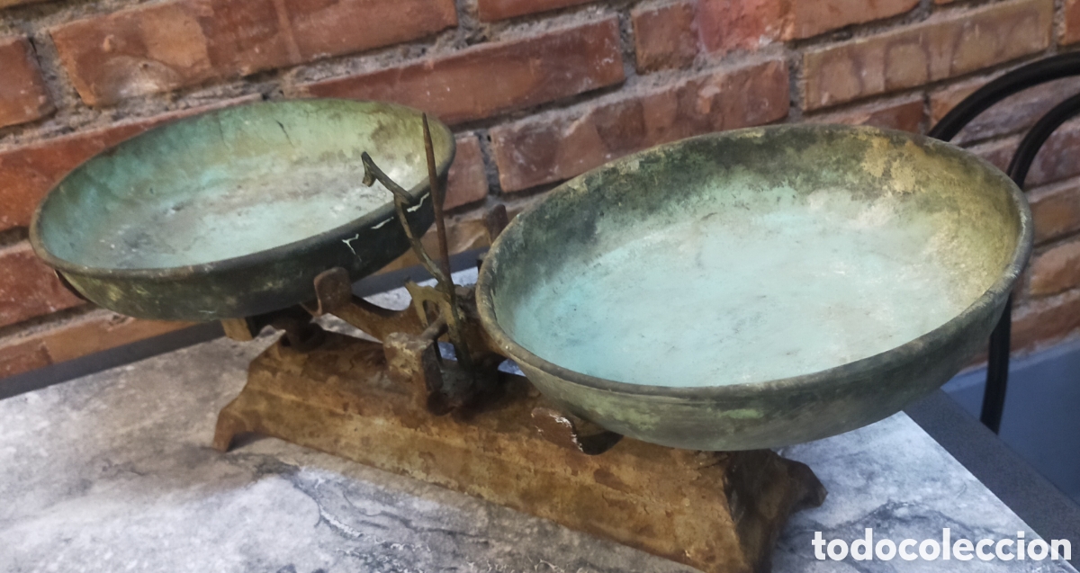 Antig&uuml;edades: B&aacute;scula antigua de bronce - Foto 7