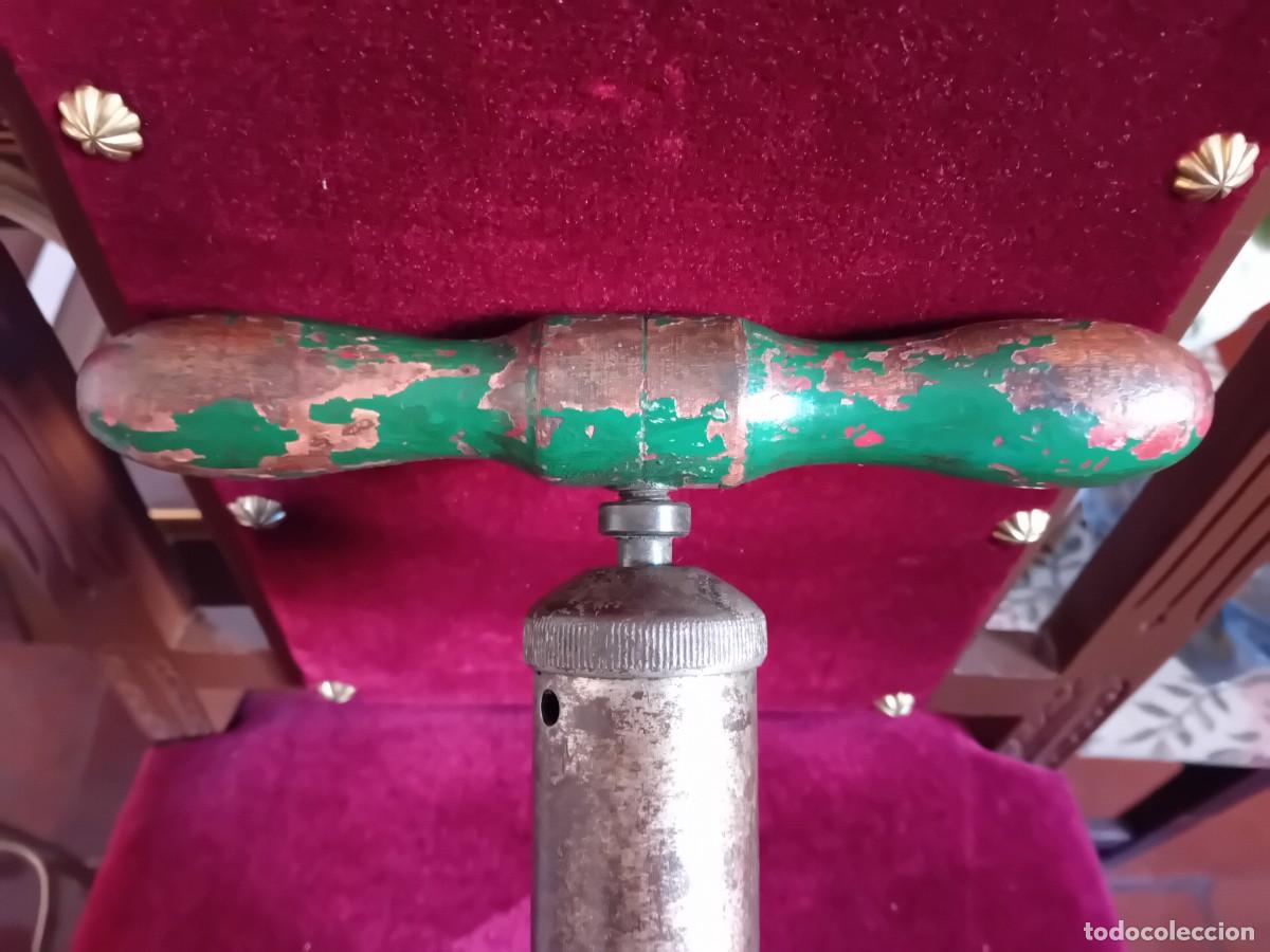 Antig&uuml;edades: Bomba para dar aire d&eacute;cada de los 50 - Foto 4