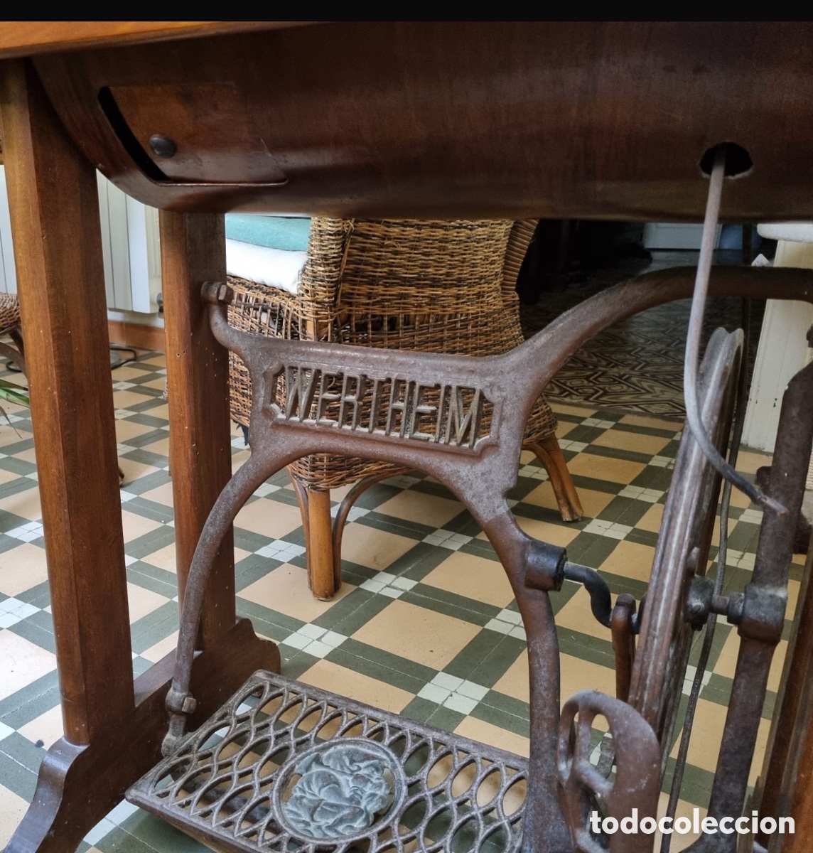 Antig&uuml;edades: M&aacute;quina de coser WERTHEIM, COMPLETA. - Foto 3