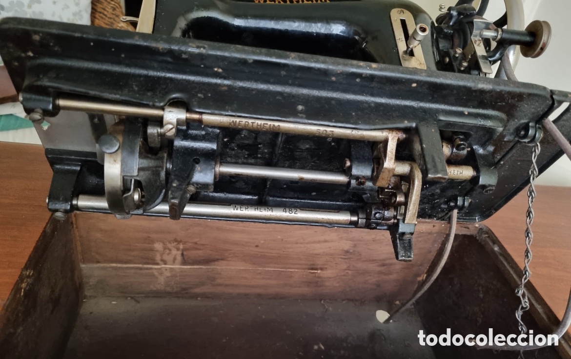Antig&uuml;edades: M&aacute;quina de coser WERTHEIM, COMPLETA. - Foto 4
