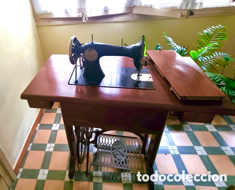 Antig&uuml;edades: M&aacute;quina de coser WERTHEIM, COMPLETA. - Foto 1