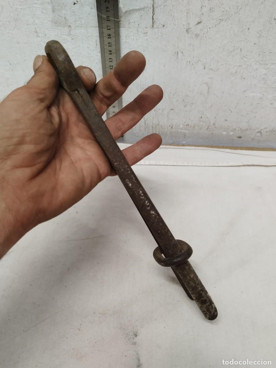 Antig&uuml;edades: Antigua herramienta compas hierro forjado, a identificar. - Foto 3