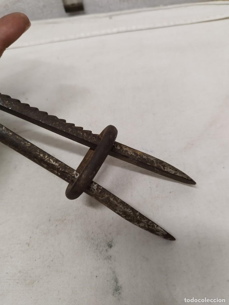 Antig&uuml;edades: Antigua herramienta compas hierro forjado, a identificar. - Foto 4