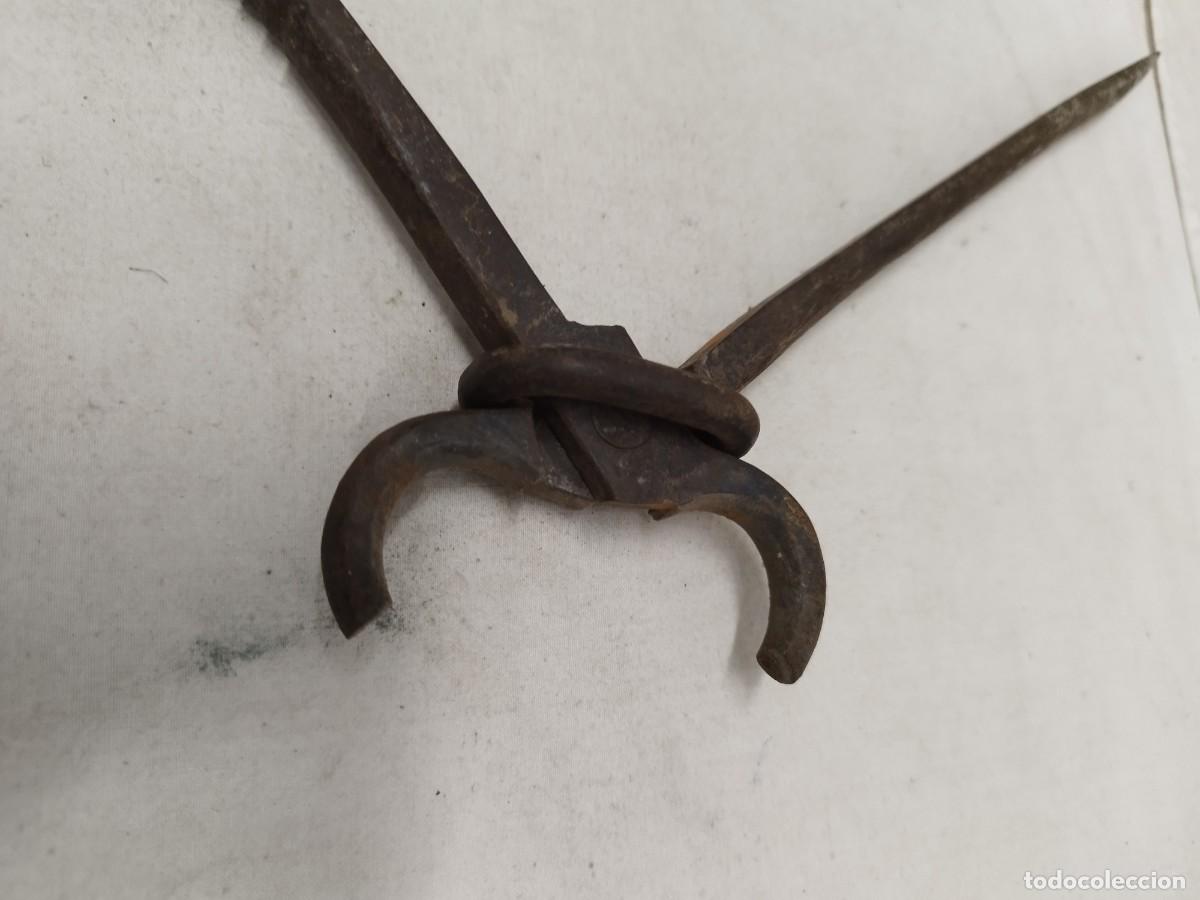 Antig&uuml;edades: Antigua herramienta compas hierro forjado, a identificar. - Foto 6