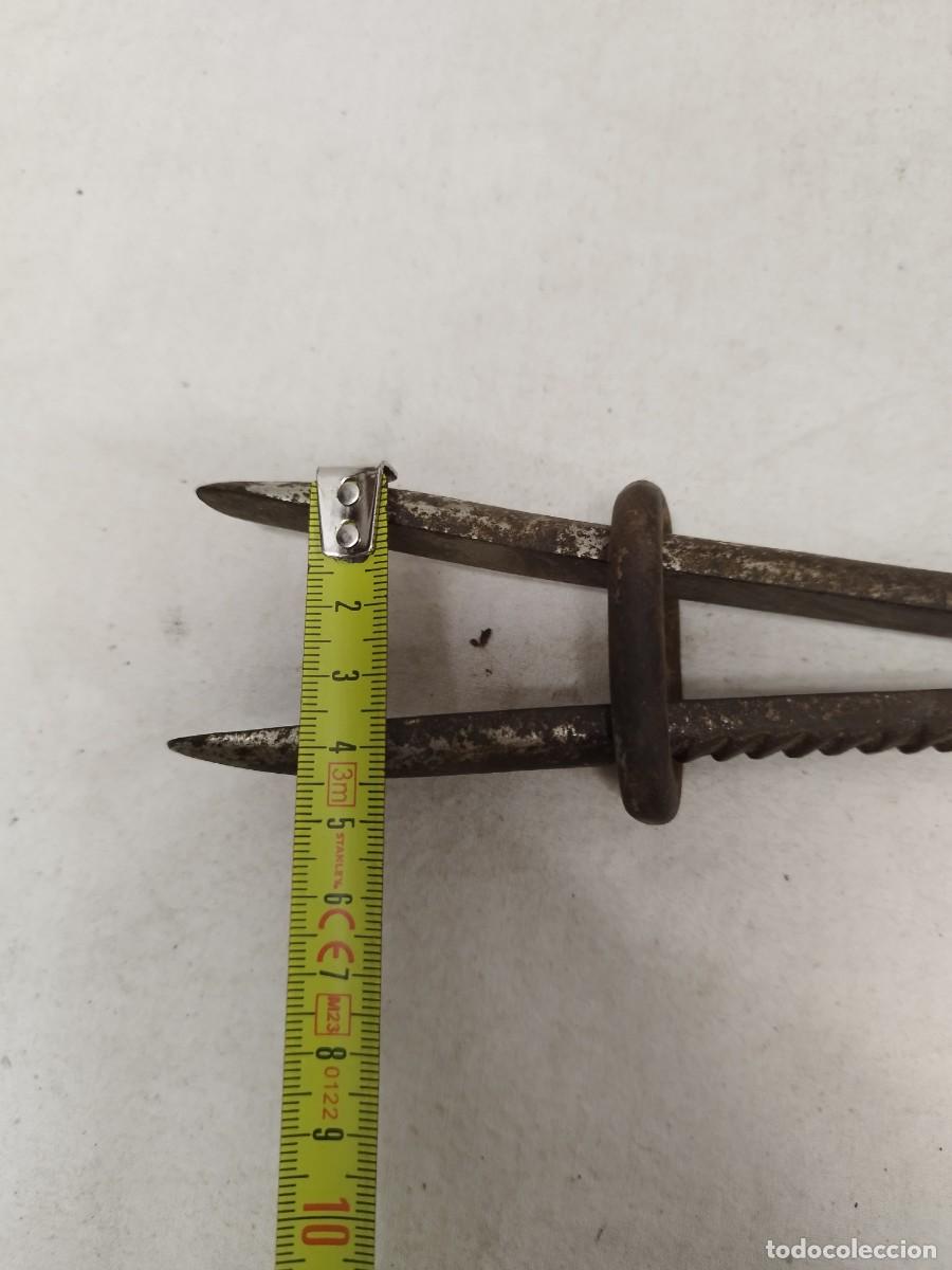 Antig&uuml;edades: Antigua herramienta compas hierro forjado, a identificar. - Foto 8