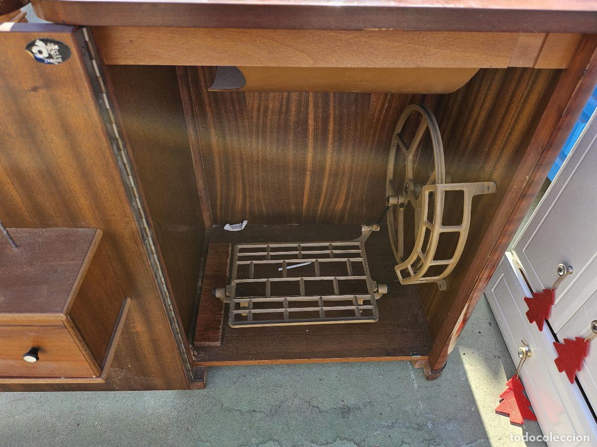 Antig&uuml;edades: mueble de maquina de coser - Foto 6