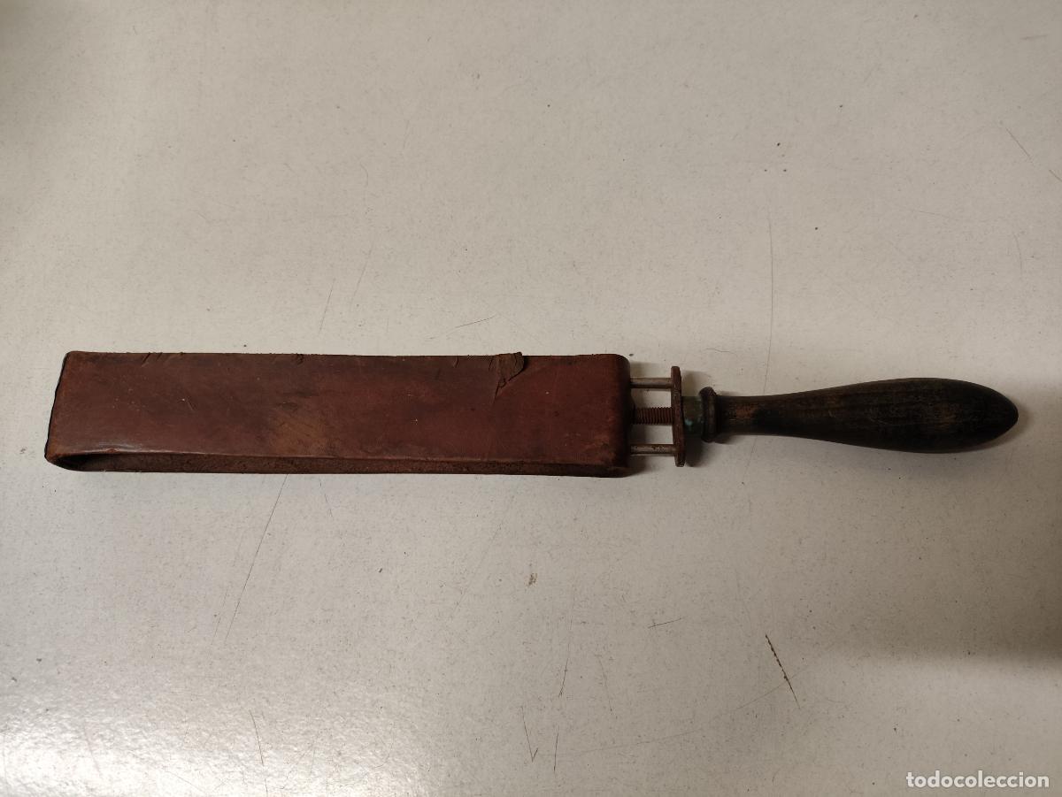 Antig&uuml;edades: ANTIGUO UTIL AFILAR NAVAJA BARBERO - Foto 1