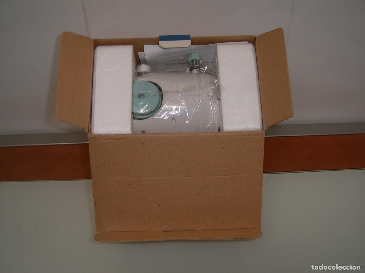 Antig&uuml;edades: MAQUINA DE COSER PORTATIL - Foto 2